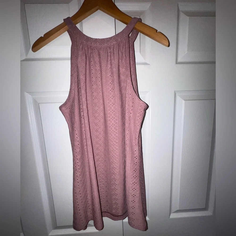 Pink Eyelet Textured Tank Top | Medium | Sleeveless Swing Fit - Picture 5 of 5